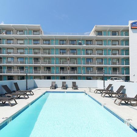 Howard Johnson By Wyndham Virginia Beach At The Beach Extérieur photo
