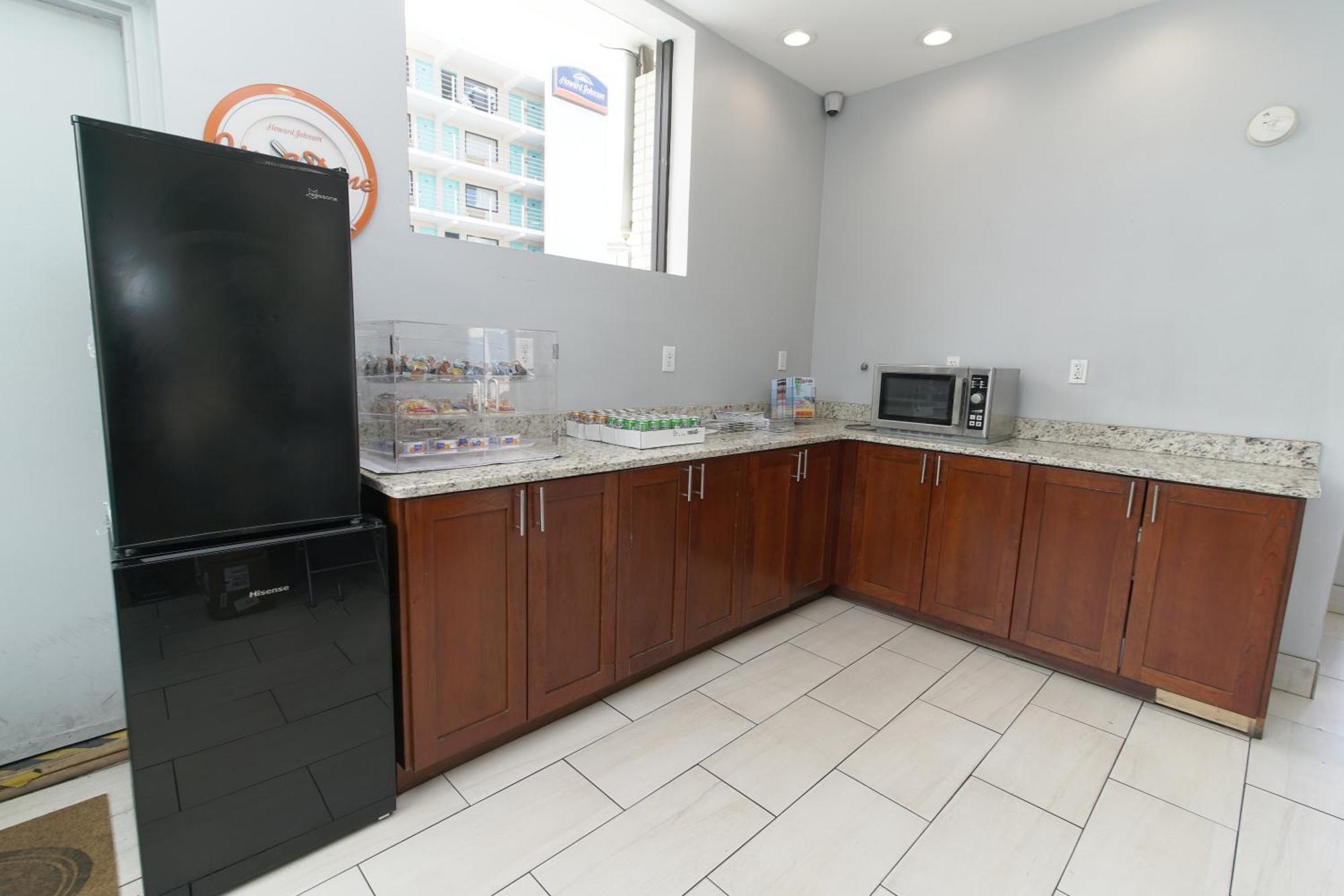 Howard Johnson By Wyndham Virginia Beach At The Beach Extérieur photo