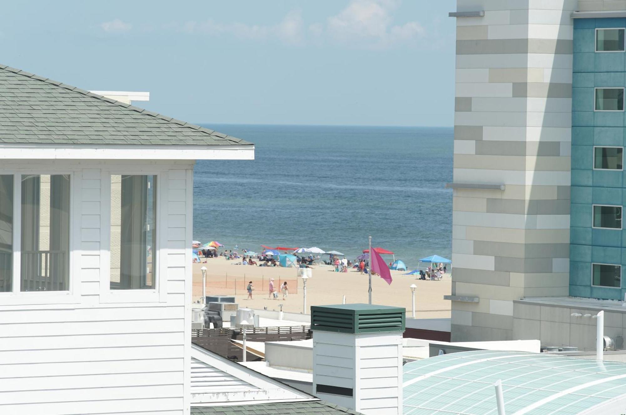 Howard Johnson By Wyndham Virginia Beach At The Beach Extérieur photo