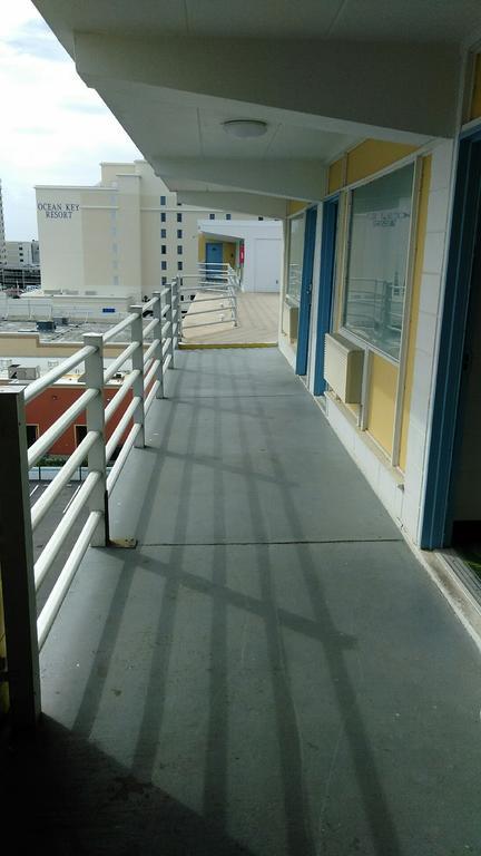 Howard Johnson By Wyndham Virginia Beach At The Beach Extérieur photo